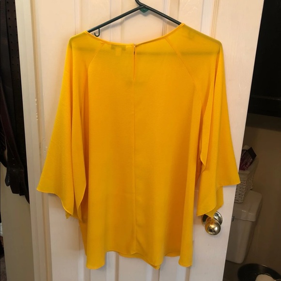 Gold Blouse - Picture 3 of 4